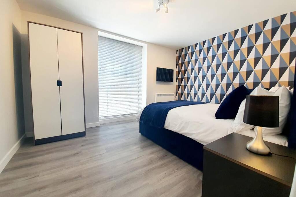 Modern 1 Bedroom Apartment, Close to the Beach with Parking room 1